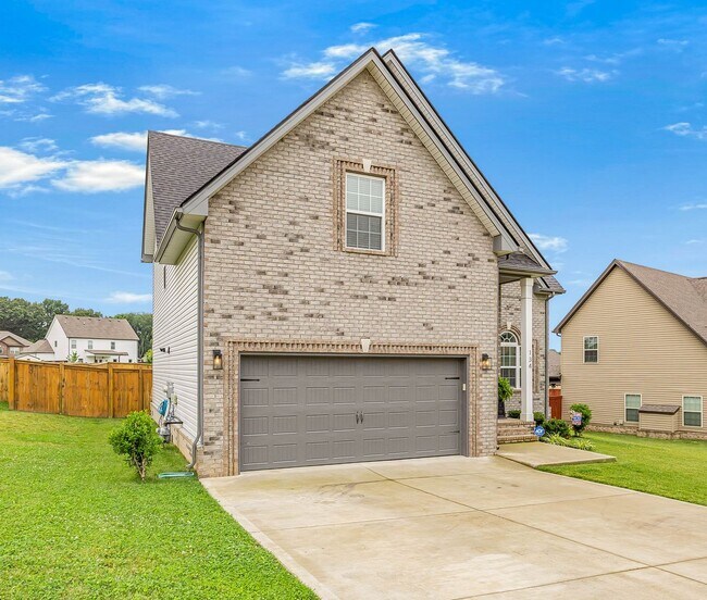 Building Photo - Pet Friendly Four Bedroom!