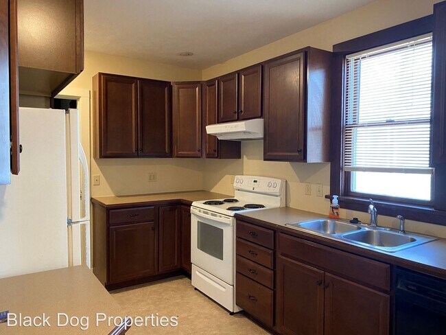 Building Photo - 4 br, 1.5 bath House - 820 Osage Street