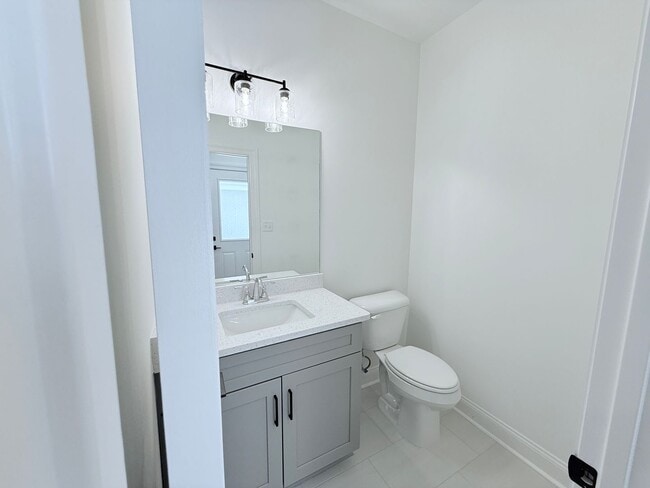 Foto del edificio - 632 Cottage Grv Cir