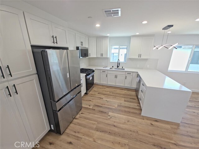 Foto del edificio - 7331 Vanalden Ave