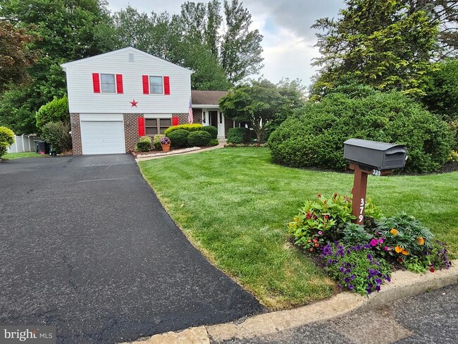 Building Photo - 379 Glen Meadow Rd