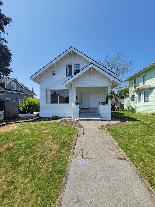 2124 Rainier Ave, Everett, WA 98201 House Rental in Everett, WA