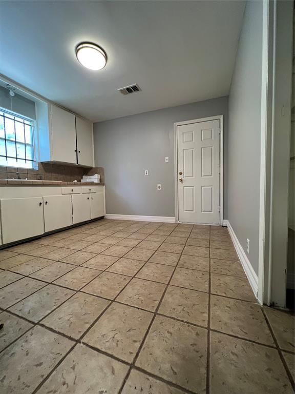 Building Photo - 7538 W Knoll St