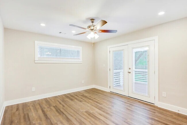 Foto del edificio - 2122 Nichols Ln