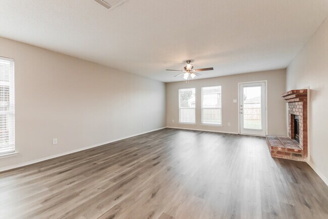 Building Photo - 620 Duke Dr