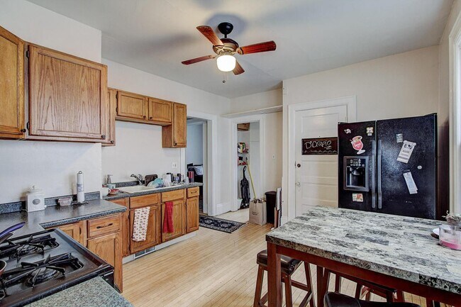 Foto del edificio - 2948 N Newhall St