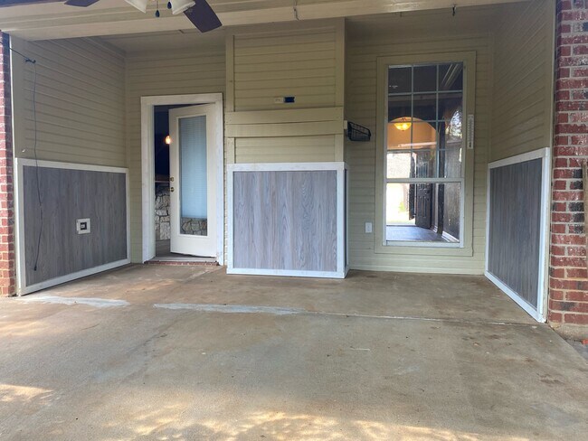Foto del edificio - 906 Mockingbird Ln
