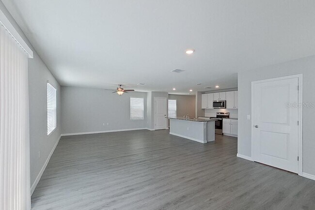 Building Photo - 8645 SW 44th Ct