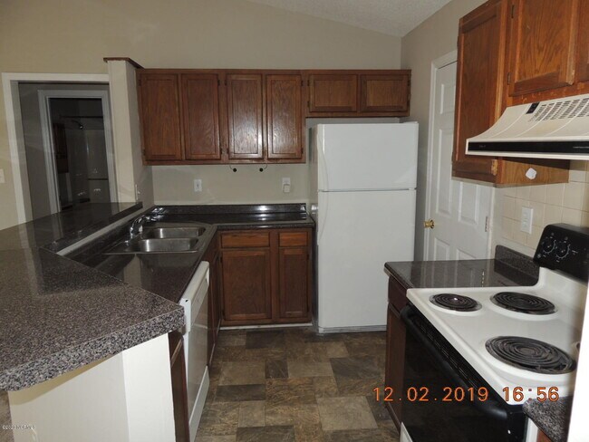 Building Photo - 995 Sand Ridge Rd