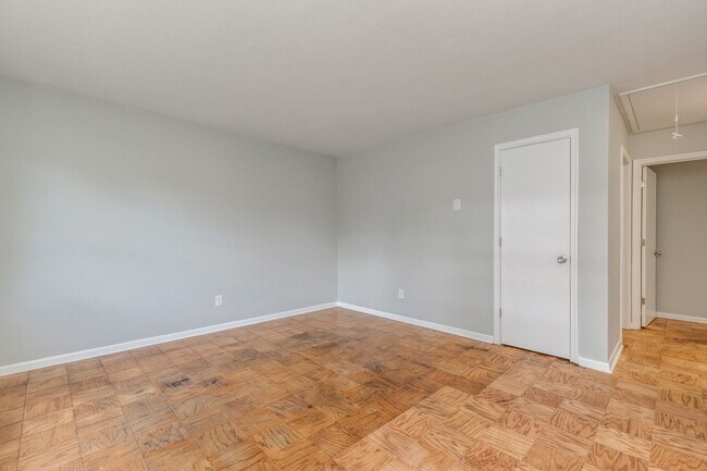 Building Photo - 9333 Chelsea Ave