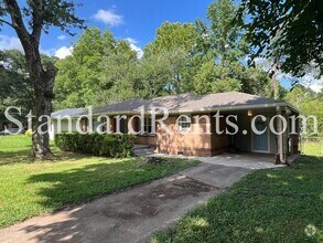 Building Photo - 1786 Lynn Ln