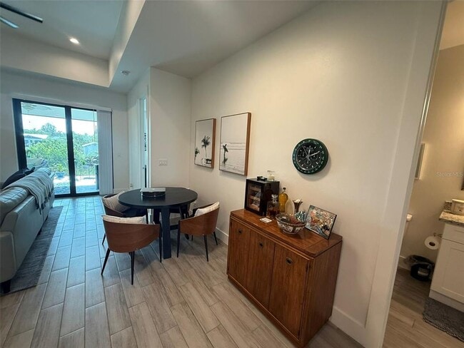 Building Photo - 2301 Magdalina Dr