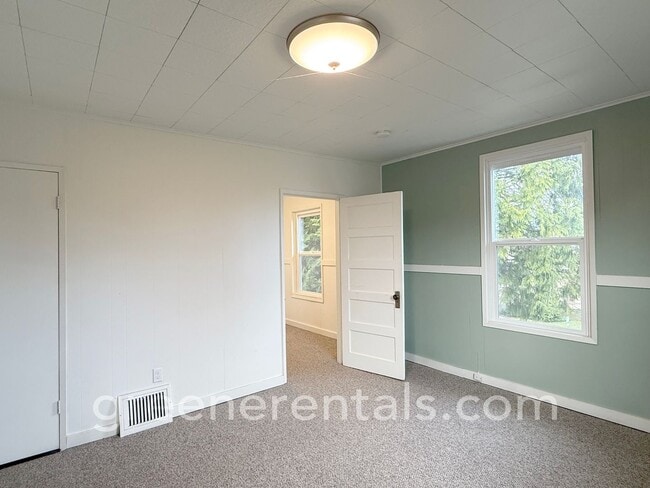 Building Photo - 119 20th Ave SE