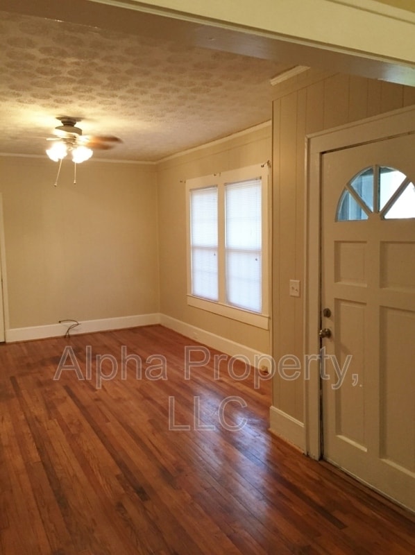 Foto del edificio - 304 Donnybrook Ave