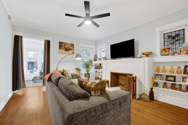 Foto del edificio - 3226 W Potomac Ave