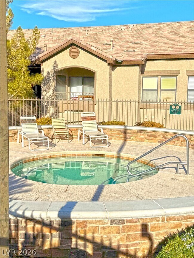 Foto del edificio - 8250 N Grand Canyon Dr