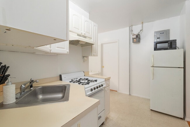 Building Photo - 312 E 93rd St