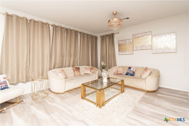 Foto del edificio - 3905 Anvil Range Rd