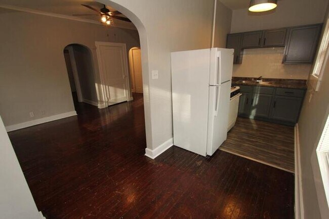 Foto del edificio - 5914 E Washington St