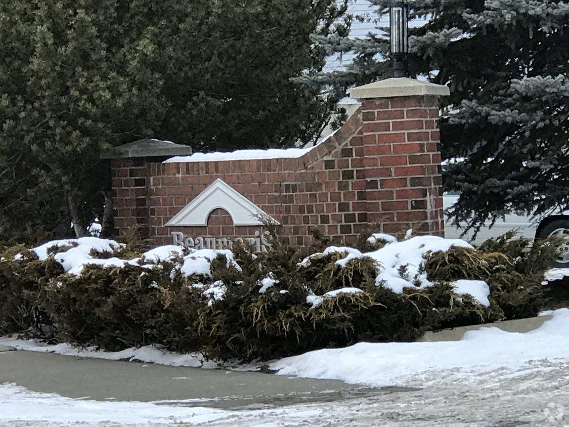 Photo du bâtiment - Beaumaris Lake Apartments