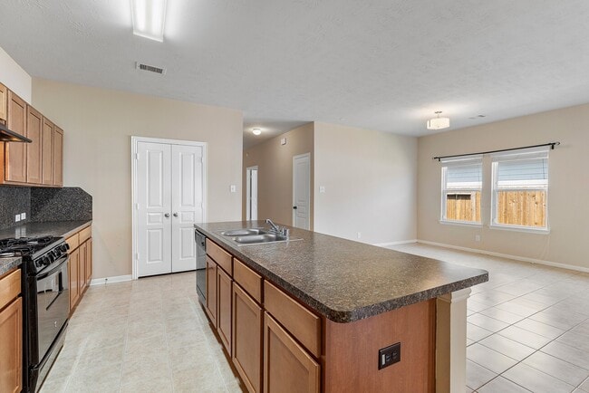 Building Photo - 10903 Woodwind Shadows Dr