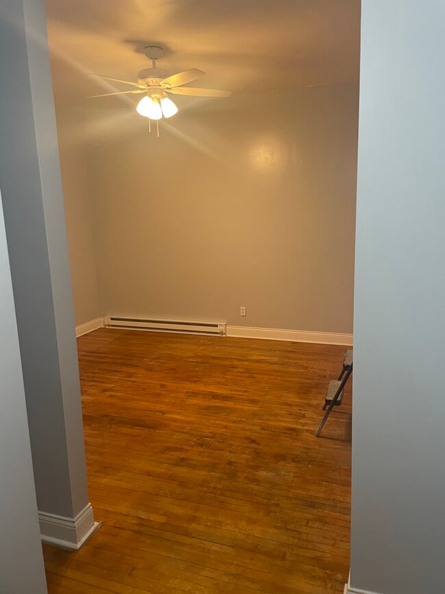 Building Photo - 2737 S Avers Ave