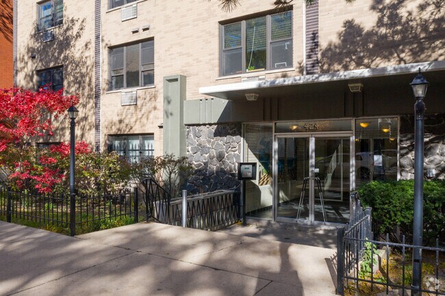 Foto del edificio - 424 W. Oakdale Ave.