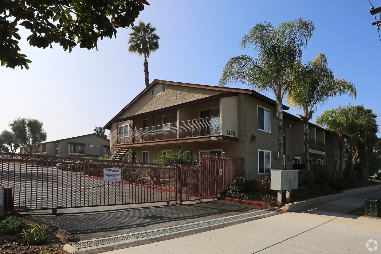 Building Photo - Oakdale Village