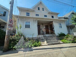 Building Photo - 116 E Broad St