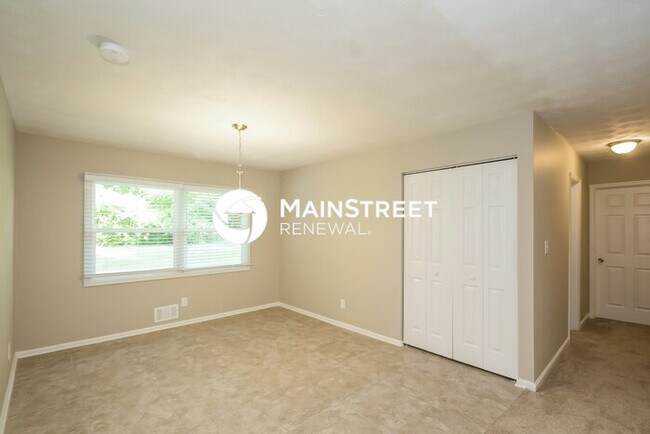Building Photo - 3 Bedroom Pet-Friendly Home in Riverdale, ...