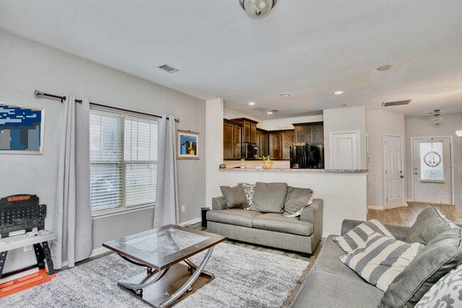 Building Photo - 204 Rivers Edge Cir
