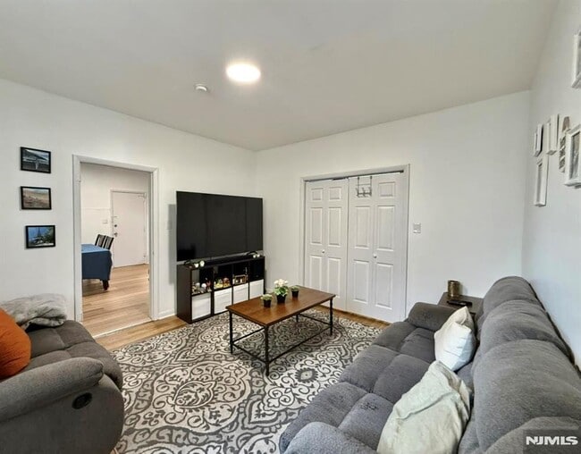 Foto del edificio - 616 Frank E Rodgers Blvd N