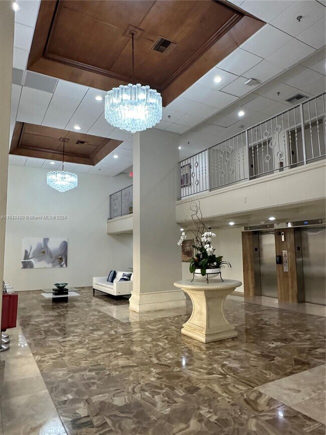 Building Photo - 6061 Collins Ave