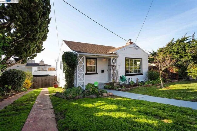 Building Photo - 3319 Herrier St