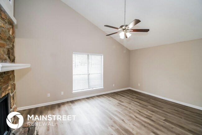 Foto del edificio - 6472 Dickens Dr