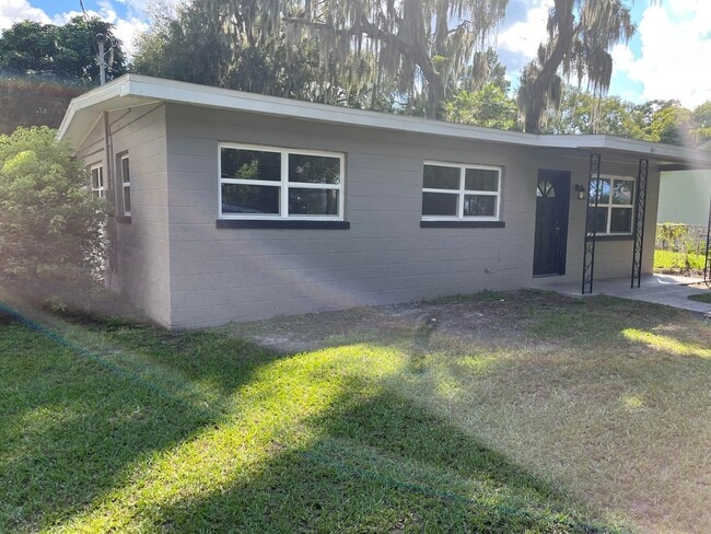 Photo - Charming 3 Bed 1 Bath Plant City!! House