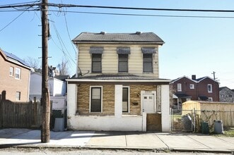 Building Photo - 208 Pattison St