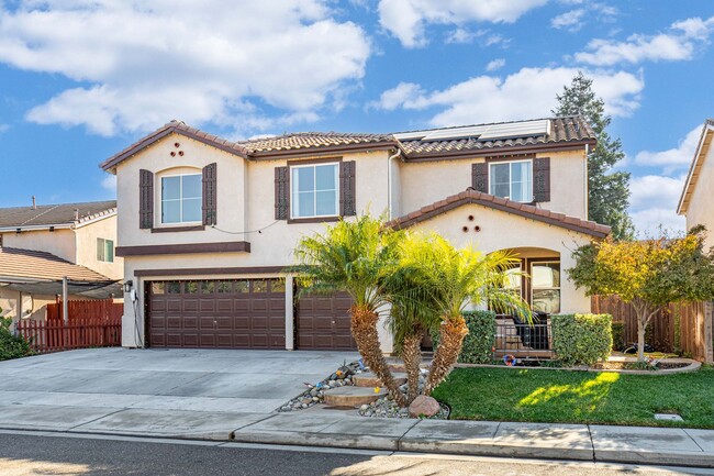 Building Photo - Spacious 4 bedroom home with SOLAR Panels ...