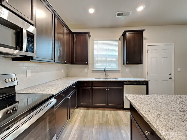 Foto del edificio - 7218 Sanctuary St