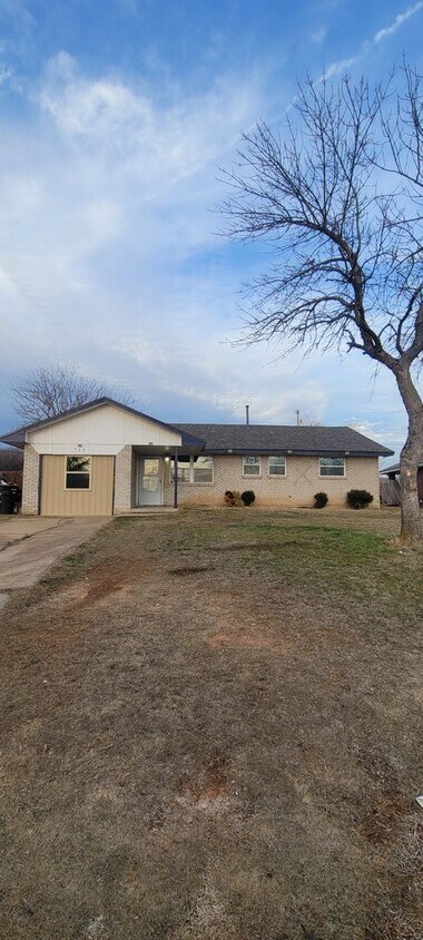 Primary Photo - Cute 4 bedroom House