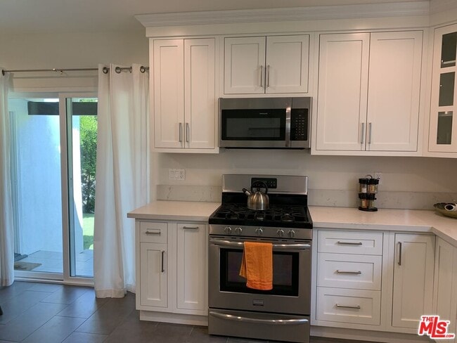 Building Photo - 1123 S Clark Dr