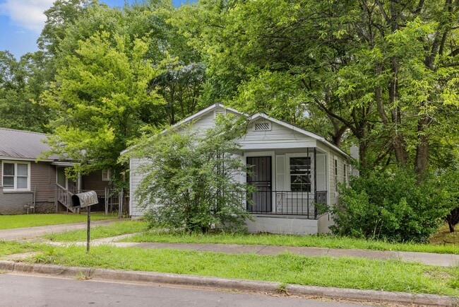 Building Photo - Charming 2 Bedroom, 2 Bathroom house