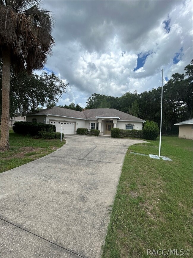 Building Photo - 2675 N Canterbury Lake Dr