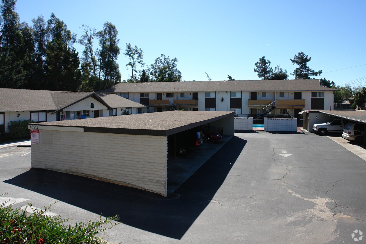 Primary Photo - 1075 Meadowlake Dr