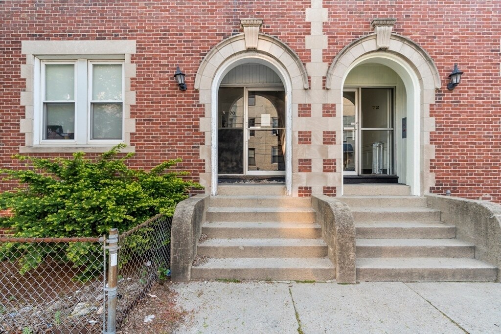 Primary Photo - 70 Empire St