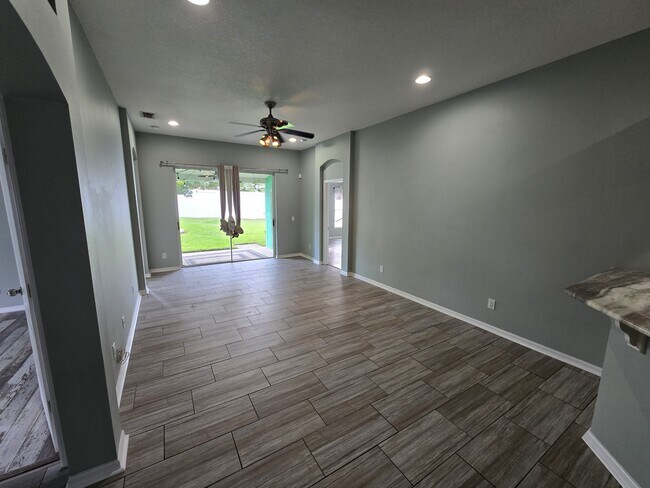 Foto del edificio - 1124 Lumsden Pointe Blvd