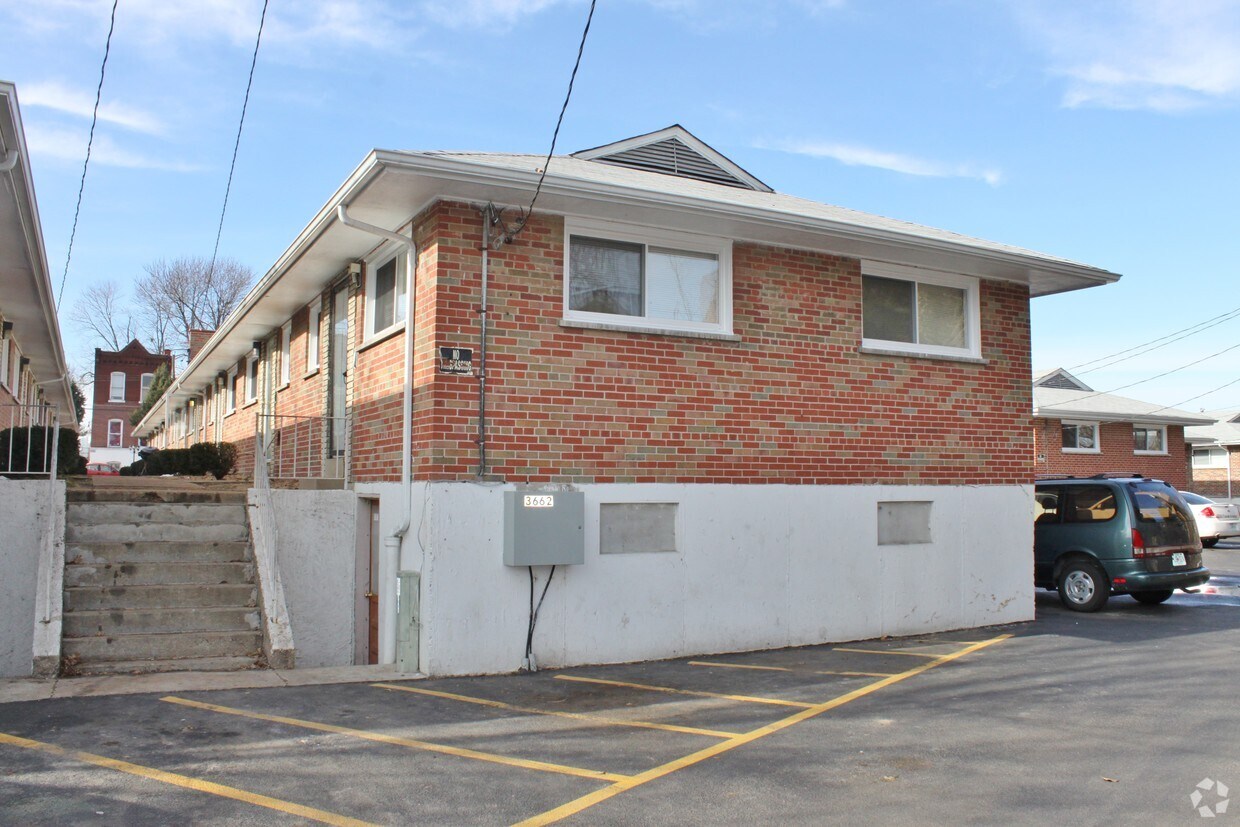 Building Photo - Roadway Apartments