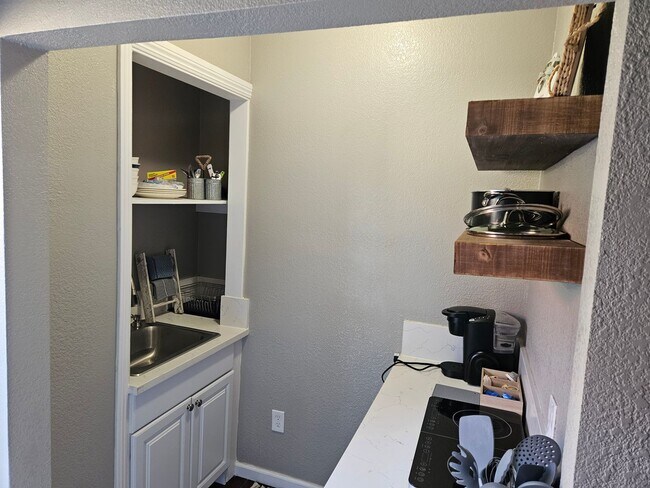 Building Photo - 909 Changason Way