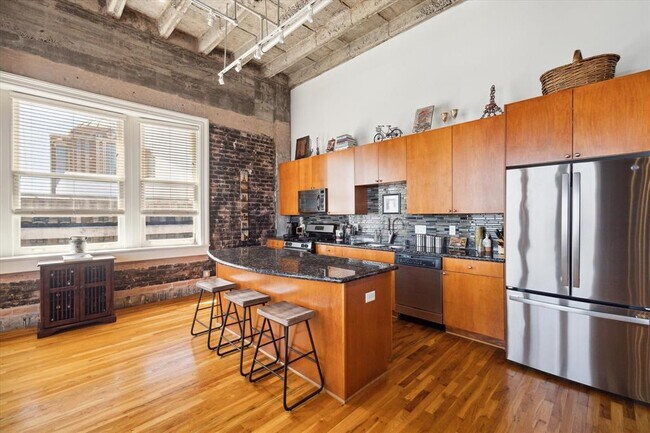 Building Photo - 201 Main St