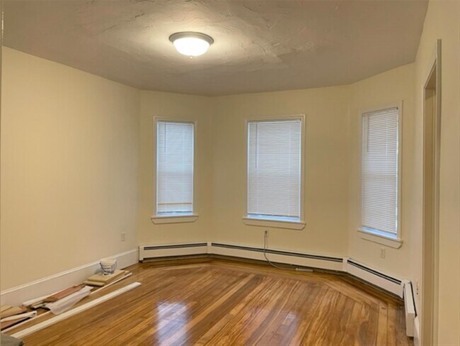 Building Photo - 46 Linden Ave